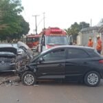 Duas pessoas ficam feridas após colisão frontal em Taguatinga; veja