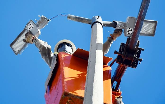 Mutirão da CEB restabelece iluminação em áreas afetadas da 711 Sul
