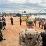 Polícia Militar do DF retira 250 kg de lixo do Lago Paranoá
