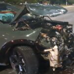 Carro fica destruído após colisão entre veículos no Eixão. Veja fotos