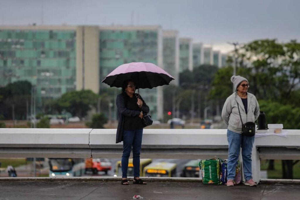 Chuva vai continuar no DF? Veja a previsão do tempo para esta segunda