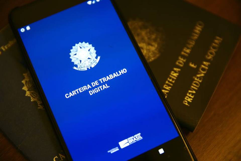 DF tem 600 vagas com salários de até R$ 3,5 mil nesta terça (21/10)