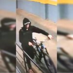 Dupla encapuzada invade garagens do DF para furtar bicicletas. Vídeo