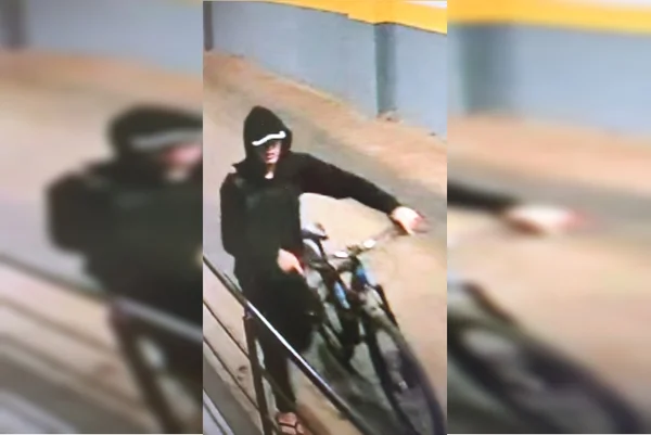 Dupla encapuzada invade garagens do DF para furtar bicicletas. Vídeo
