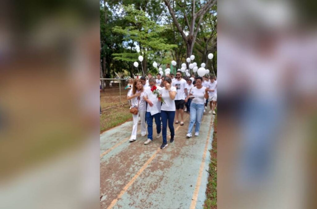 Em momento de comoção, familiares e amigos homenageiam Isaac Vilhena