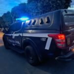 Filho persegue a mãe com pedaço de pau por não fazer almoço