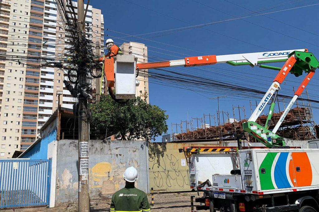 GDF retira seis toneladas de cabos irregulares e reduz riscos elétricos em Brasília
