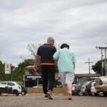 Hospital onde mora autista abandonada se prepara para dar adeus à menina