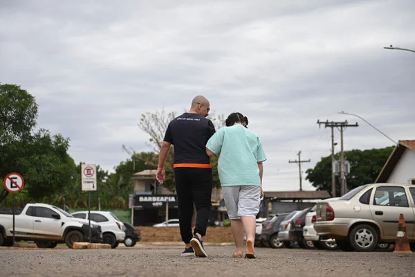 Hospital onde mora autista abandonada se prepara para dar adeus à menina