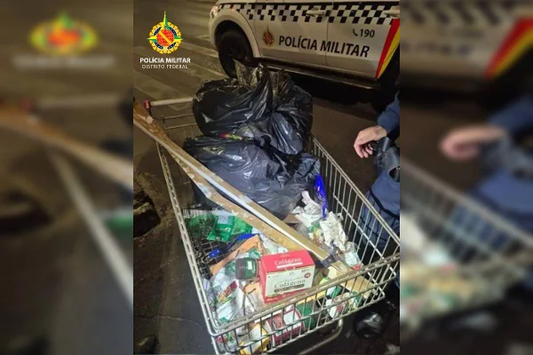 Ladrão arromba comércio e sai com carrinho cheio de produtos furtados