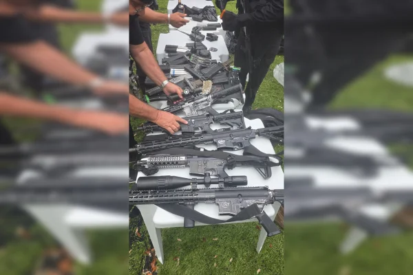 Polícia acaba com festa em homenagem a miliciano mais procurado do Rio