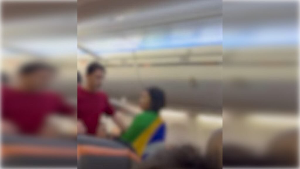 mulher com bandeira do Brasil diz que não viaja com petistas e é expulsa de avião