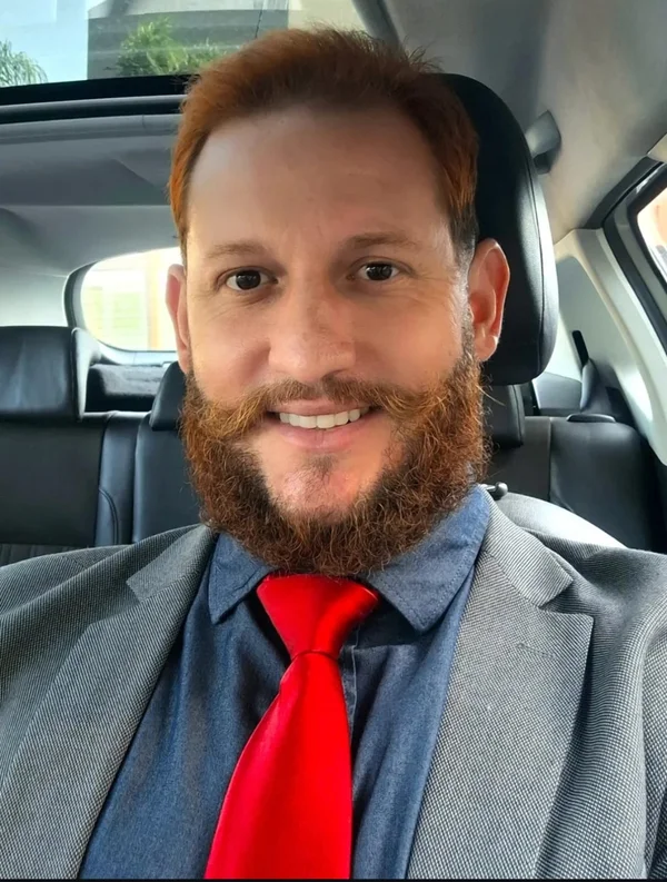 Advogado morre após sofrer acidente e carro pegar fogo em Goiás