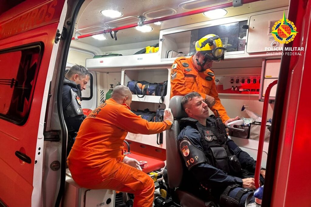 Enfrentando fumaça tóxica, PMs salvam vítimas de incêndio no DF