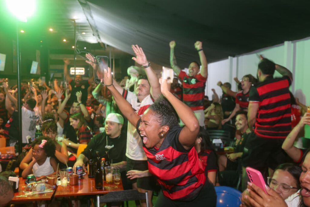 Flamenguistas comemoram título da Libertadores em Brasília