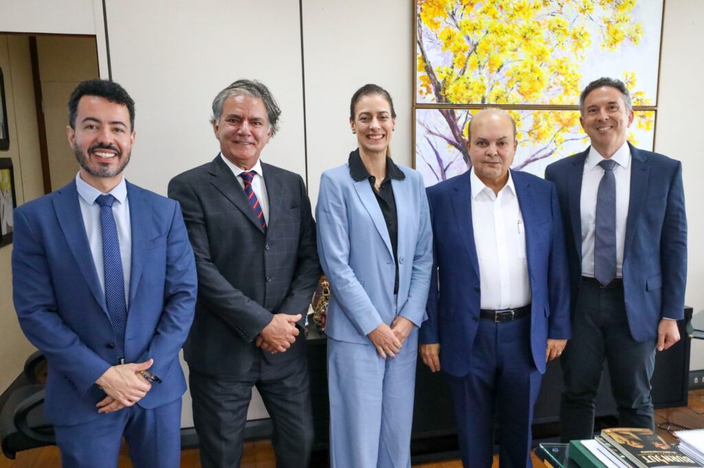 Ibaneis elogia atuação jurídica da PGDF ao conhecer nova diretoria unificada