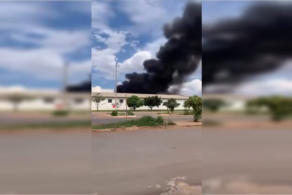 Incêndio atinge depósito no Setor de Indústrias de Ceilândia