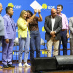 Mais de mil imóveis do DF têm escrituras entregues pelo governo