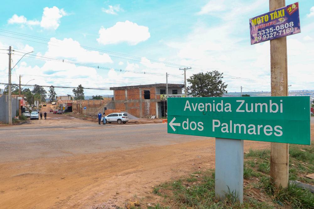 Pavimentação da Avenida Zumbi dos Palmares avança em São Sebastião