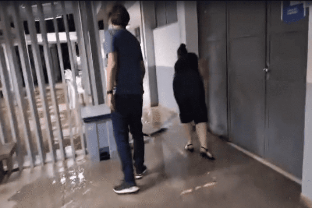 água invade corredores de UBS e atinge sala de médicos