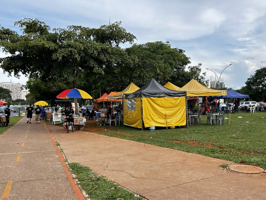 Ambulantes poderão atuar no réveillon após credenciamento oficial