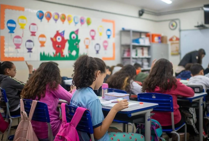 BRB INICIA DISTRIBUIÇÃO DO CARTÃO UNIFORME ESCOLAR