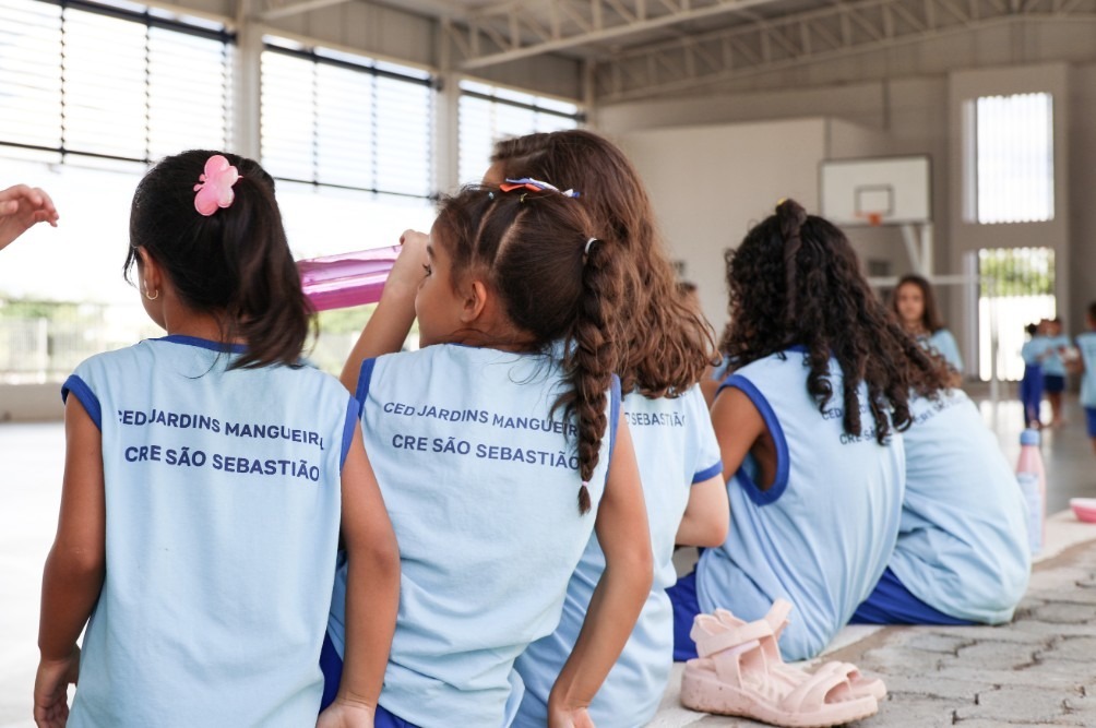 Estudantes da rede pública do DF recebem apoio financeiro para uniformes