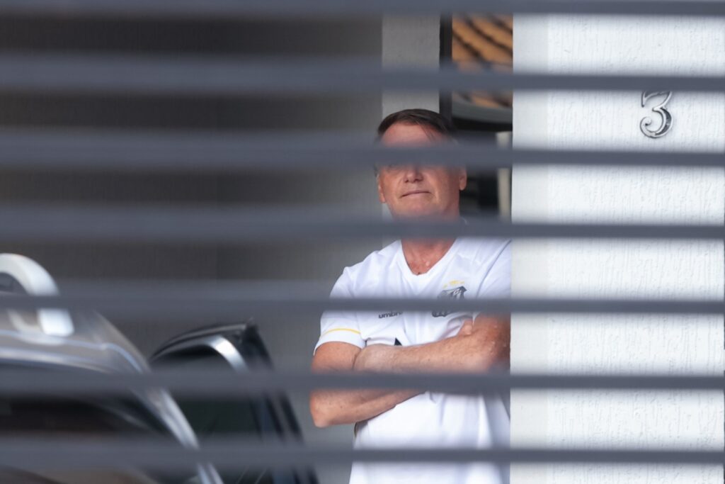 GDF suspende conselheiro que pediu para visitar cela de Bolsonaro