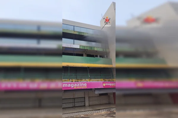 Incêndio destrói clínica odontológica e faz prédio ser evacuado no DF