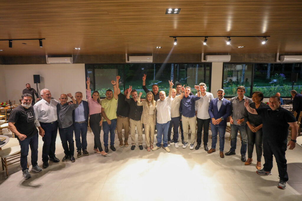 Jantar oficial marca encontro de Ibaneis Rocha com deputados e secretários
