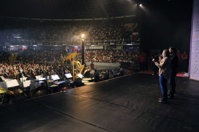 Ovacionada, no Nilson Nelson, Celina Leão faz mais que discurso — apresenta um projeto