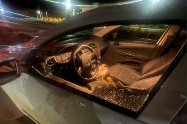 Pai ataca padre com facão após religioso chamar suas filhas de lindas