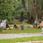 Pessoas em situação de rua se espalham por vias do DF no fim de ano