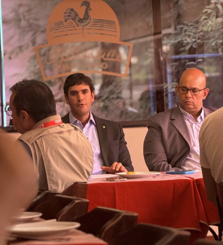 Rafael Prudente destaca avanços na infraestrutura e desenvolvimento do DF durante encontro com jornalistas da ABPP