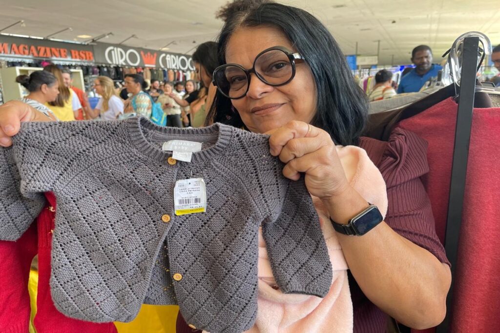 Varal Solidário doa roupas para população vulnerável na Rodoviária