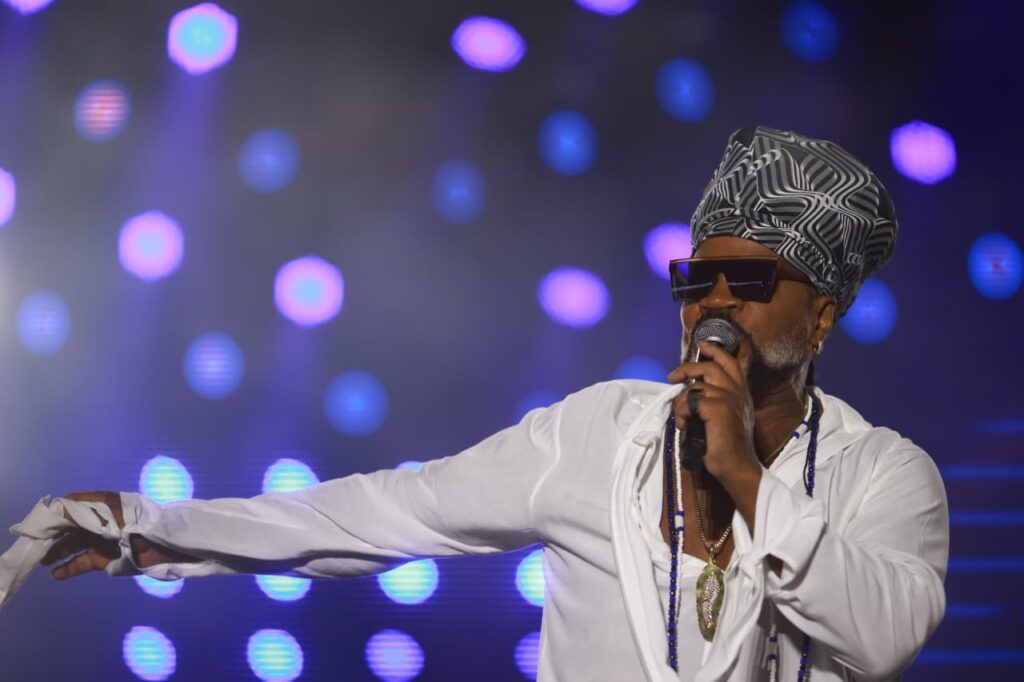 Brasilienses lotam a Esplanada e recebem 2026 com 12 minutos de fogos