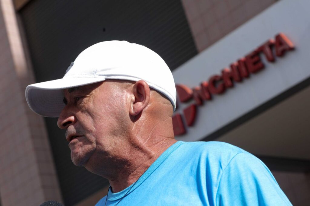 "Descobri pela televisão", diz pai de vítima morta por técnicos em UTI