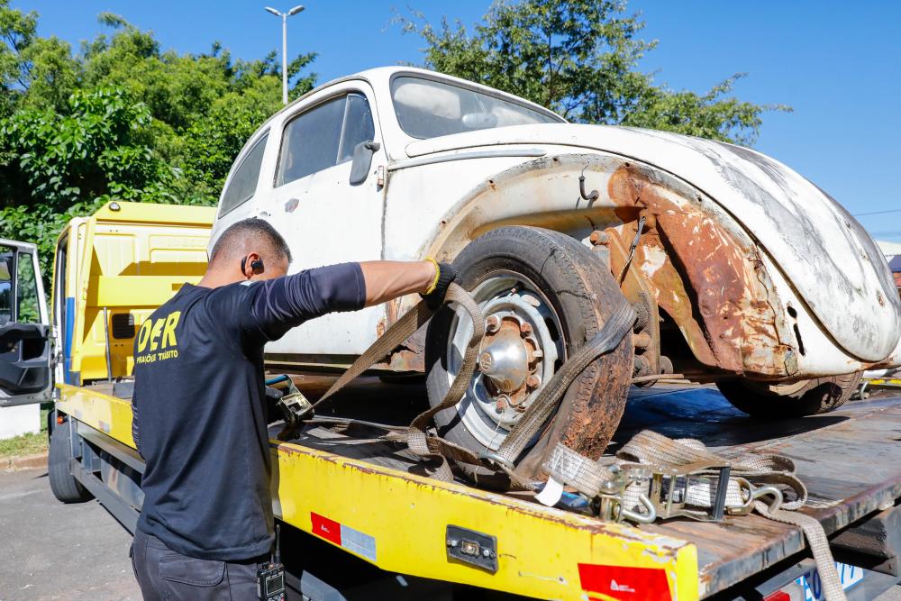 Força-tarefa retira 1.259 carros abandonados de vias públicas no DF