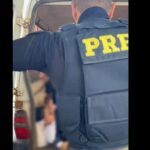 Sem CNH, motorista leva 7 pessoas em veículo com capacidade para 2